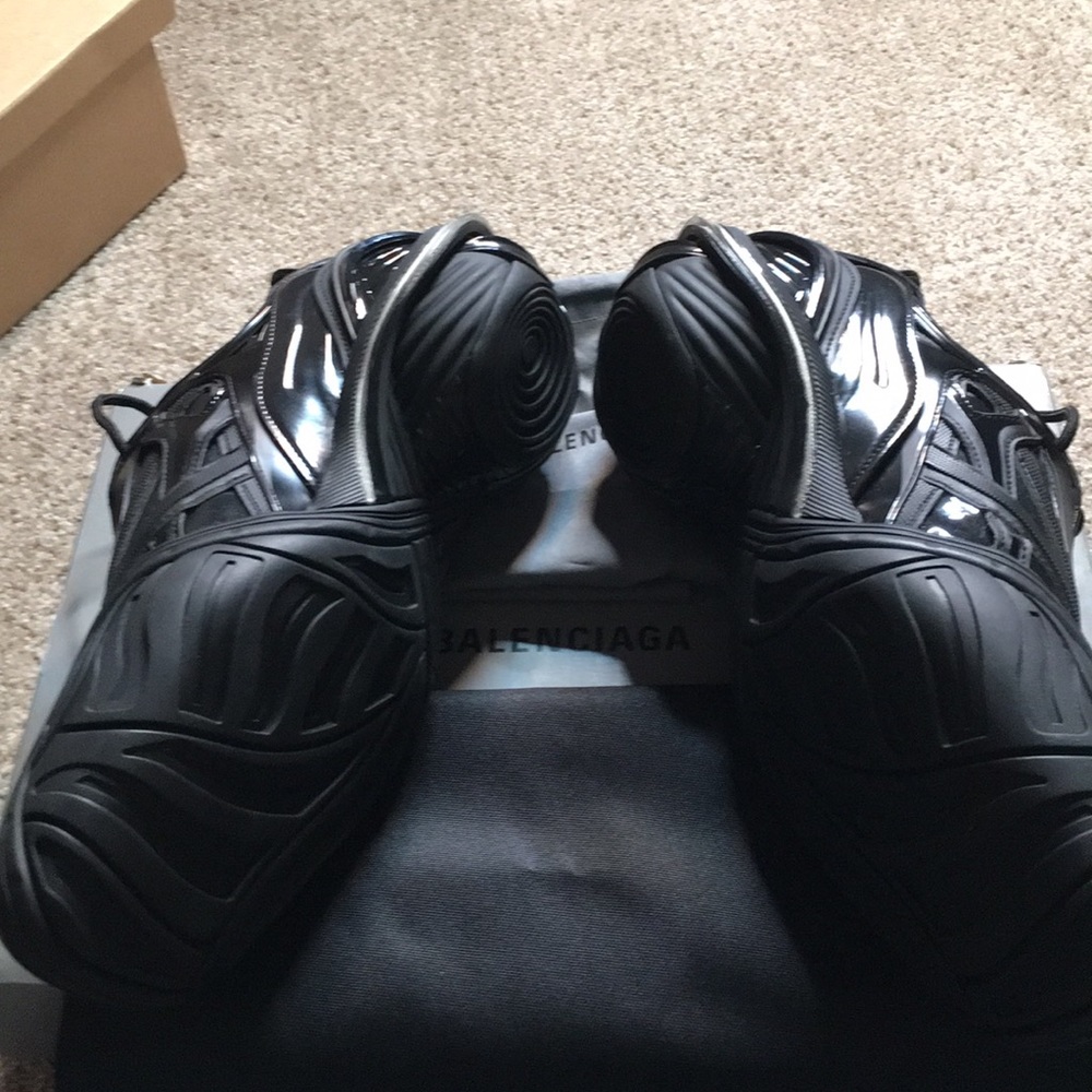 Designer shoes - Picture 2 of 3